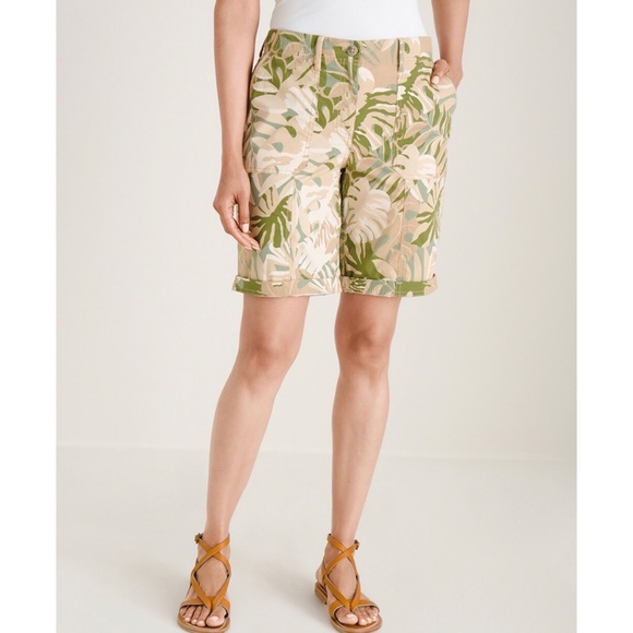 Chico’s Foliage Green Print Cargo Shorts - Picture 2 of 8